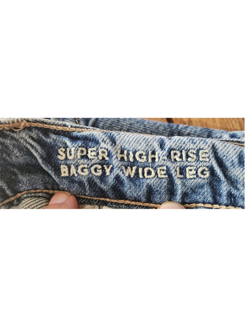 American Eagle Super High-Waisted Baggy Wide-Leg Jean Size 2 - Picture 4 of 6